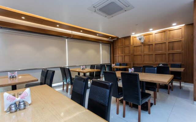 OYO 27658 Hotel New Mohit Regency
