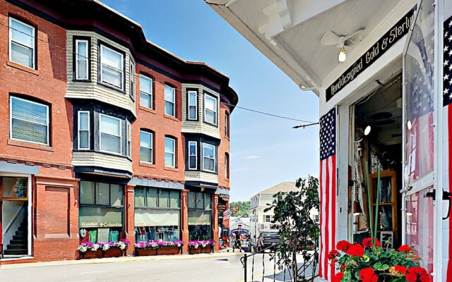 Downtown Boothbay Harbor Apartment by RedAwning