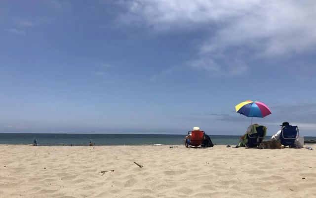 The Shores Inn and Beach Houses