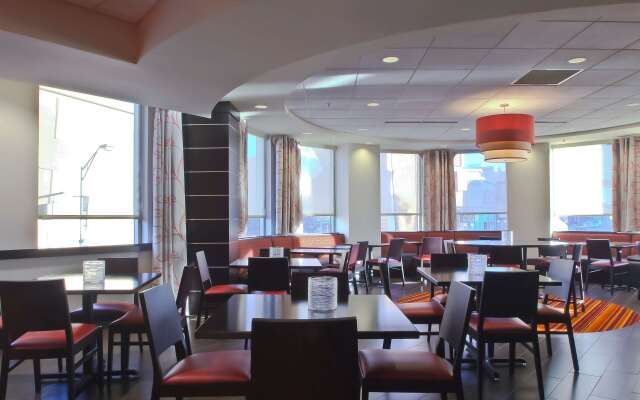 Hampton Inn & Suites Columbus-Downtown