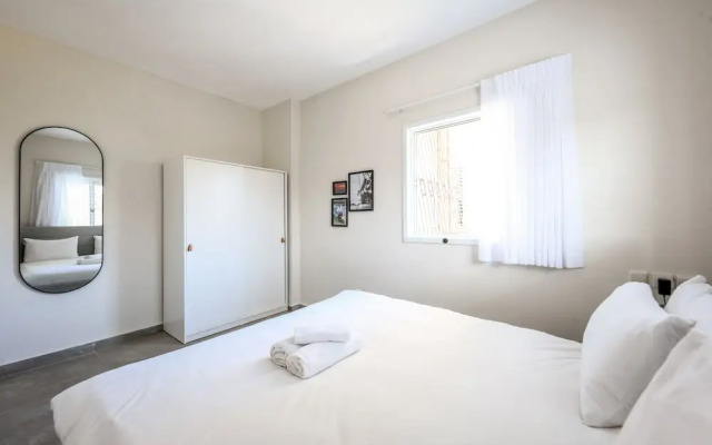 Spacious & Bright 3BR Apt with City View