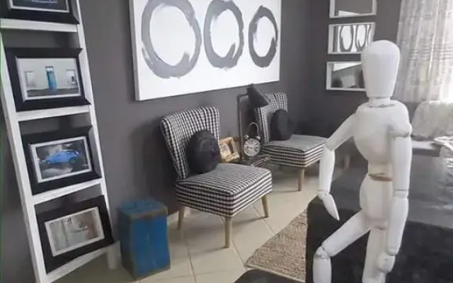 V's studio