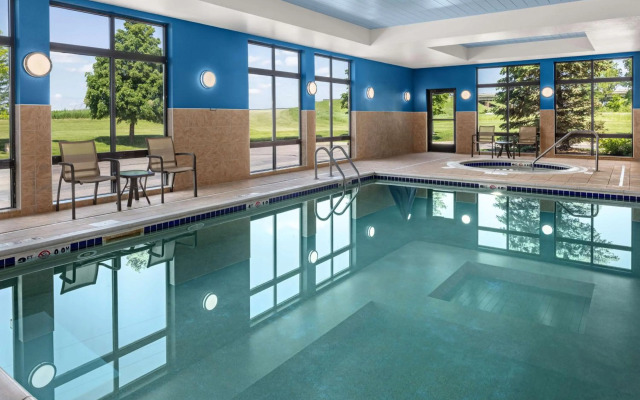 Hampton Inn Fairmont