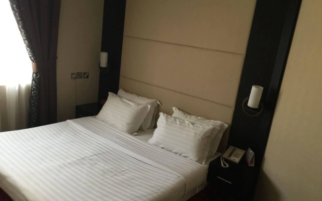 Manhattan Avenue Hotel