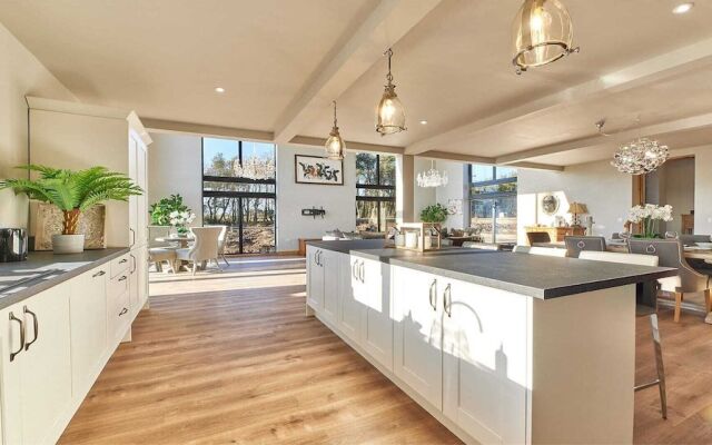 Host Stay The Gathering