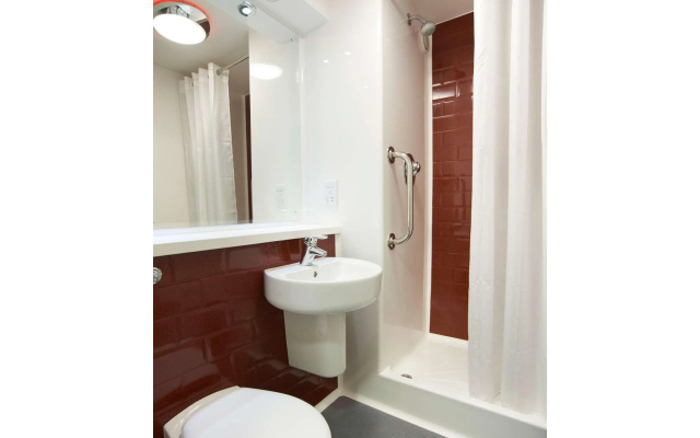 Travelodge Cardiff Atlantic Wharf Hotel