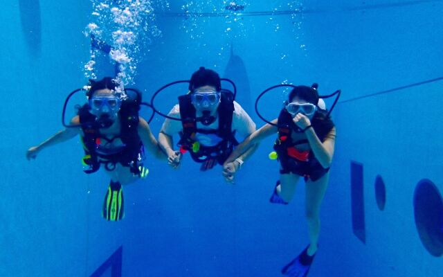 DiveCube Hotel