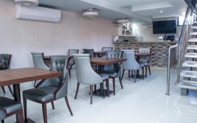 Malecon Rooms y Hotel
