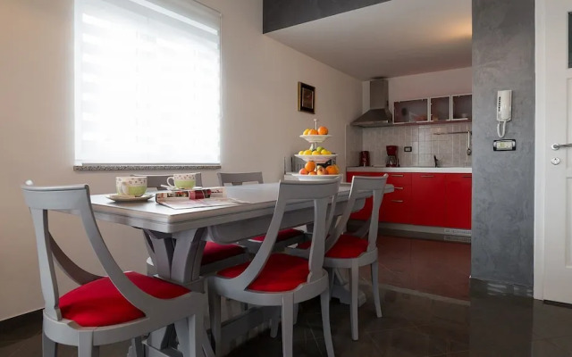 Villa Aylin, 5-bed, Next to the sea