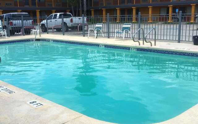 OYO Hotel Kingsville Hwy 77