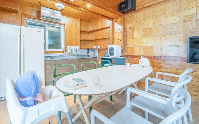 Yeosu Hi Mom Kids Family Pension Black