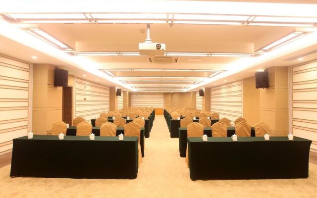 Phoenix Jinghua Hotel