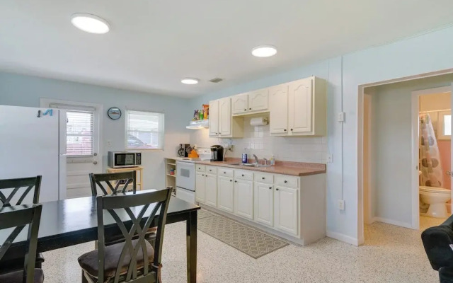 Waterfront Okeechobee Getaway w/ Backyard Dock!