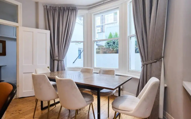 The West Kensington Hideout - Cozy 2bdr Flat With Garden