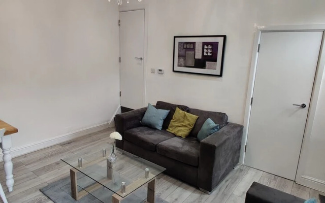 Homebird Property - Ashton House