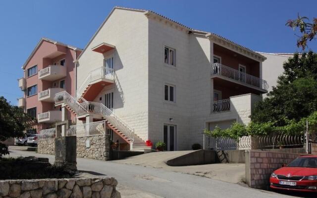 Spacious 2-bed Apartment in Cavtat