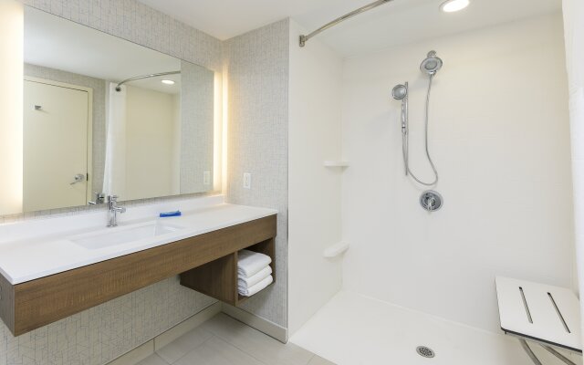 Holiday Inn Express & Suites North Bay by IHG