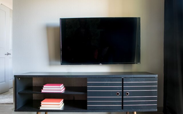 1BR2BR Downtown Austin byWanderjaunt