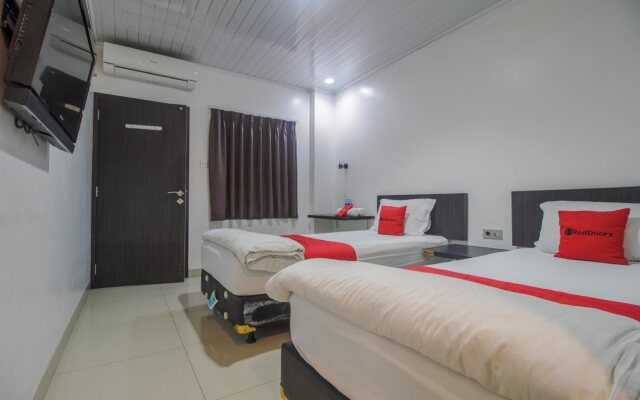 RedDoorz Near Bangka Trade Center 2