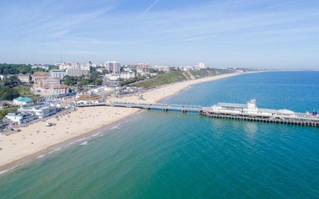 Large modern self contained apartment in Lymington