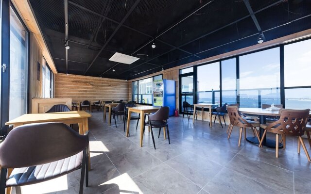 Oido Red Lighthouse Tourist Hotel