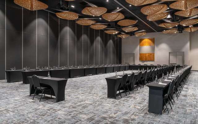 Radisson Hotel and Convention Centre OR Tambo Airport