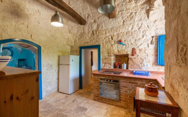 2496 Trullo Chiaro di Luna by Perle di Puglia