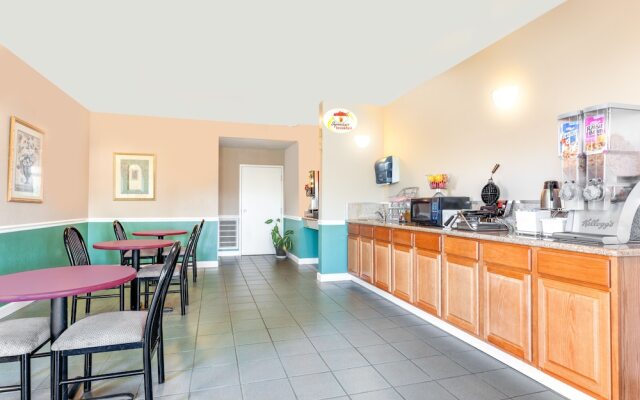 Super 8 By Wyndham Madison/Ridgeland Area