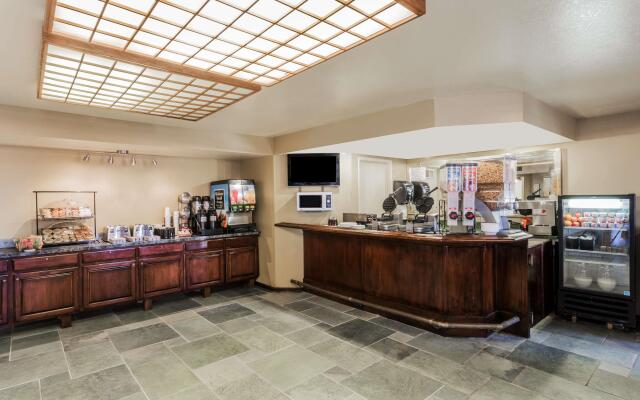 Country Inn & Suites by Radisson, Vallejo Napa Valley, CA