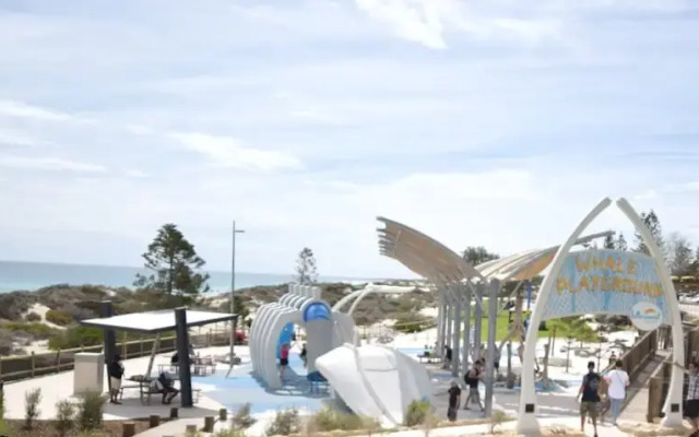 Scarborough Beach Front Resort Shell 13