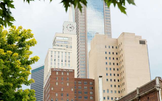 Hampton Inn & Suites Dallas Downtown