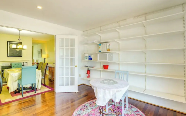 Close to Hospital & Dulles: Herndon Townhome