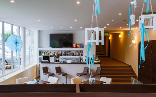 CE Plaza Hotel