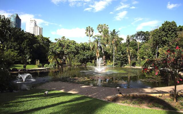South Brisbane Spacious APT + Free Parking Qsb023