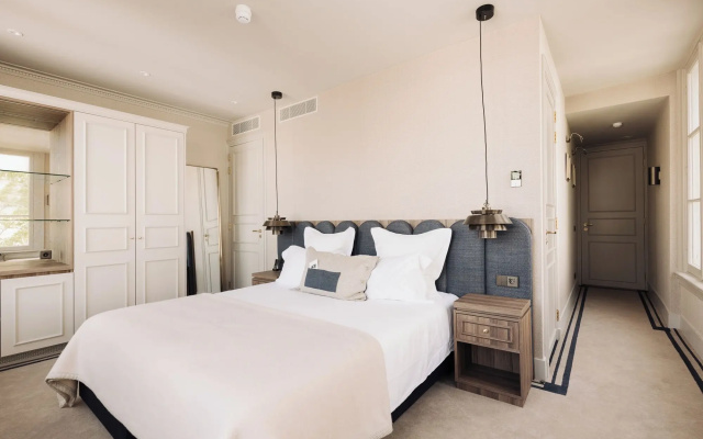 Hotel 717
