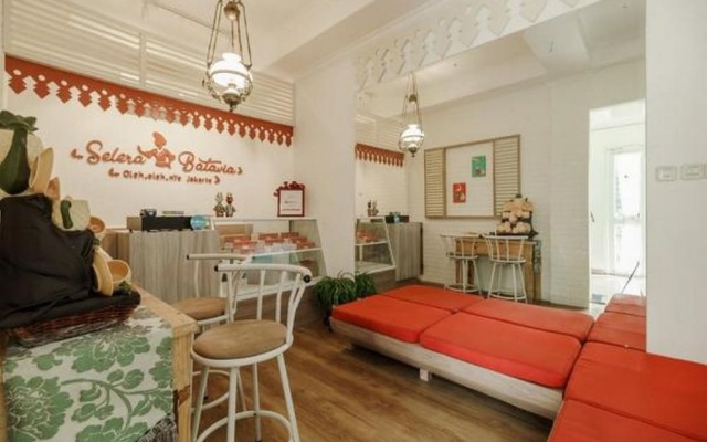 RedDoorz Syariah Plus near Pancoran 2