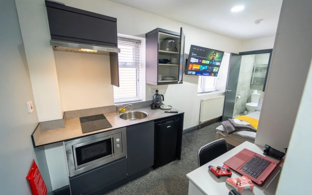 76 Bournbrook Road Equipped Studios Near QE