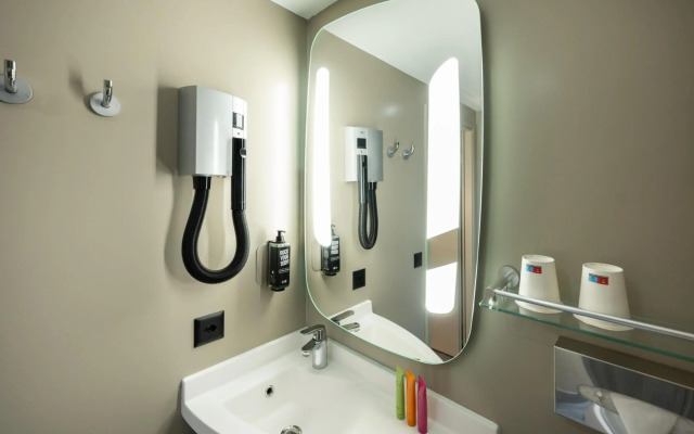 ibis Geneve Centre Lac