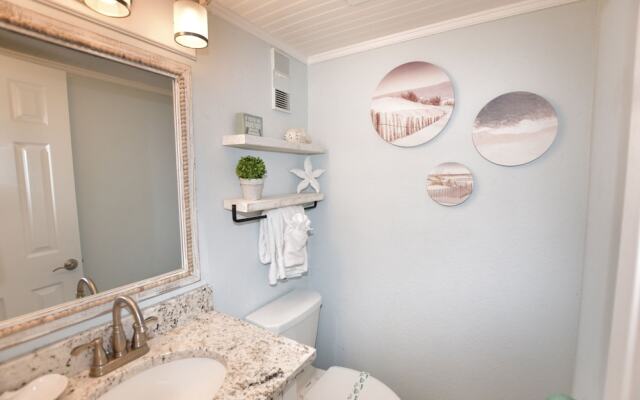 1201 Waters Edge Resort 3 Bedroom Condo by RedAwning