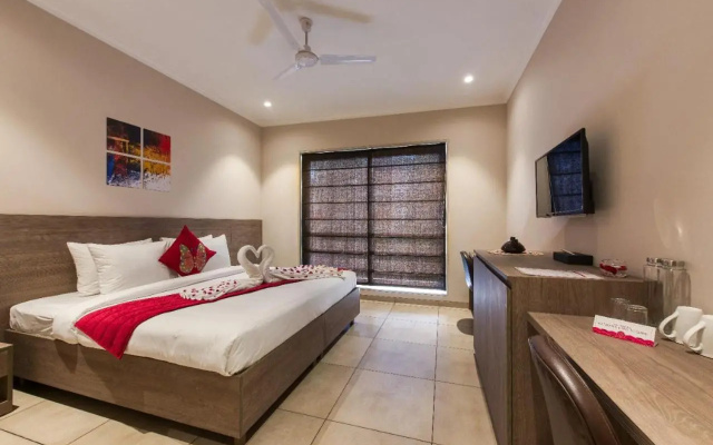 ROSASTAYS Gurugram Golf Course