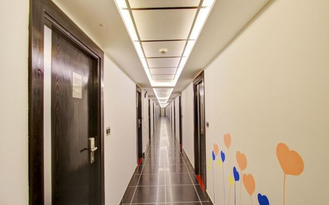 OYO 13090 Astor Hotel