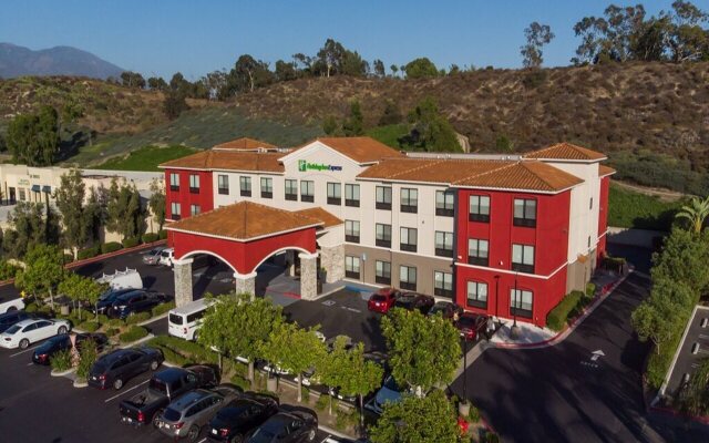 Holiday Inn Express & Suites Lake Forest by IHG