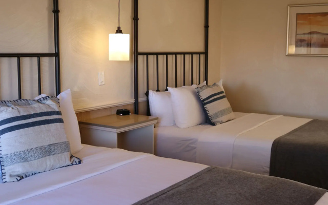 Sky Ranch Lodge