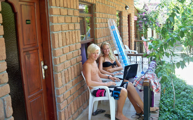 Leda Beach Hotel