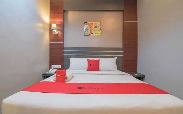 RedDoorz Premium near Harbour Bay Mall Batam 2