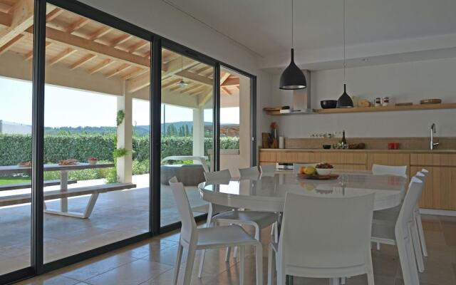 Vibrant Villa in Malaucène With Private Garden