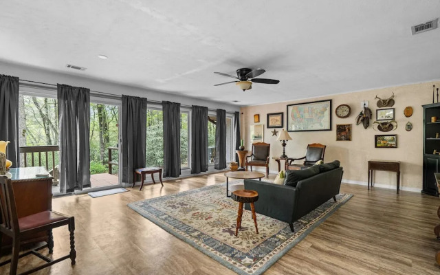 Cosby Mountain Lodge 4 Bedroom Home