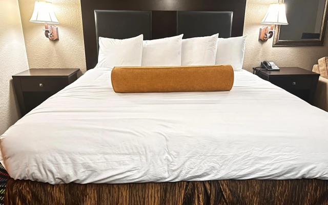 Apple Tree Inn and Suites