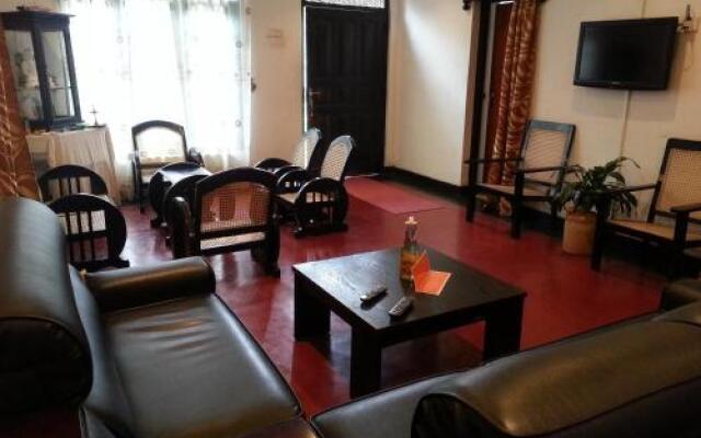 Ella Inn