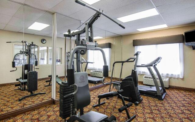 Quality Inn & Suites I-35 E / Walnut Hill